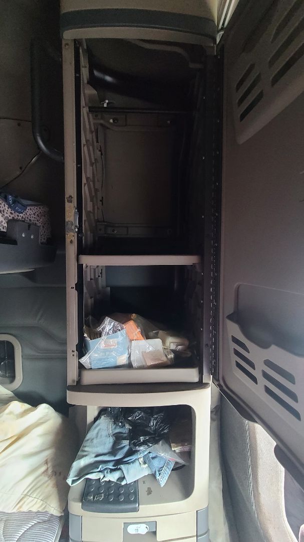 2012 FREIGHTLINER Cascadia - Image 14